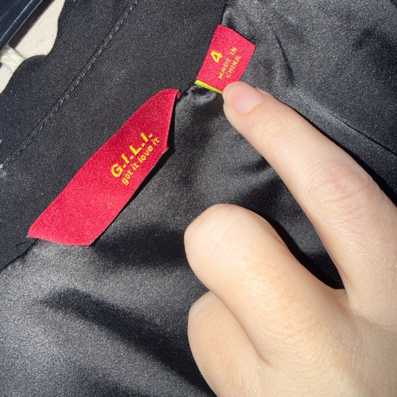 G.I.L.I. Black Sleeveless Vest - Picture 3 of 3